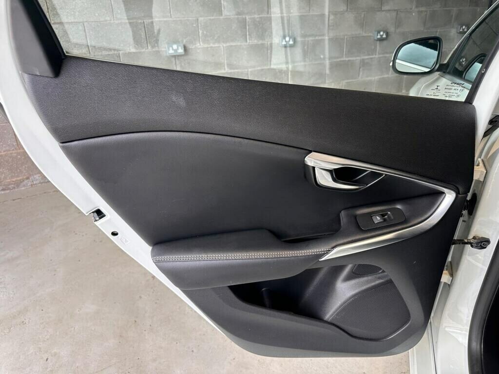 Volvo V40 V40 Momentum Nav T2 Black #45