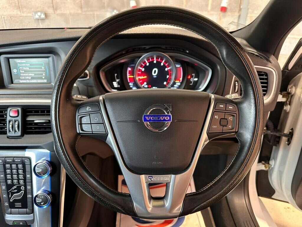 Volvo V40 V40 Momentum Nav T2 Black #25