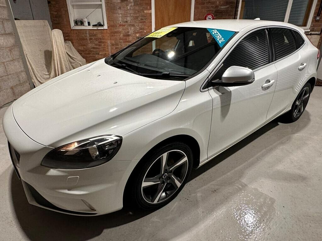 Volvo V40 V40 Momentum Nav T2 Black #14
