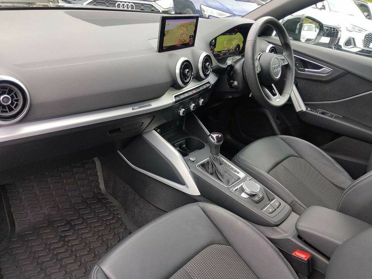 Audi Q2 S Line 35 Tfsi 150 Ps S Tronic DF73SRZ Black #2