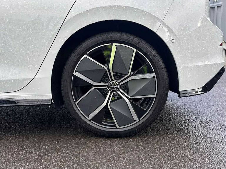 Volkswagen Golf 1.5 Tsi 150 Black Edition White #5