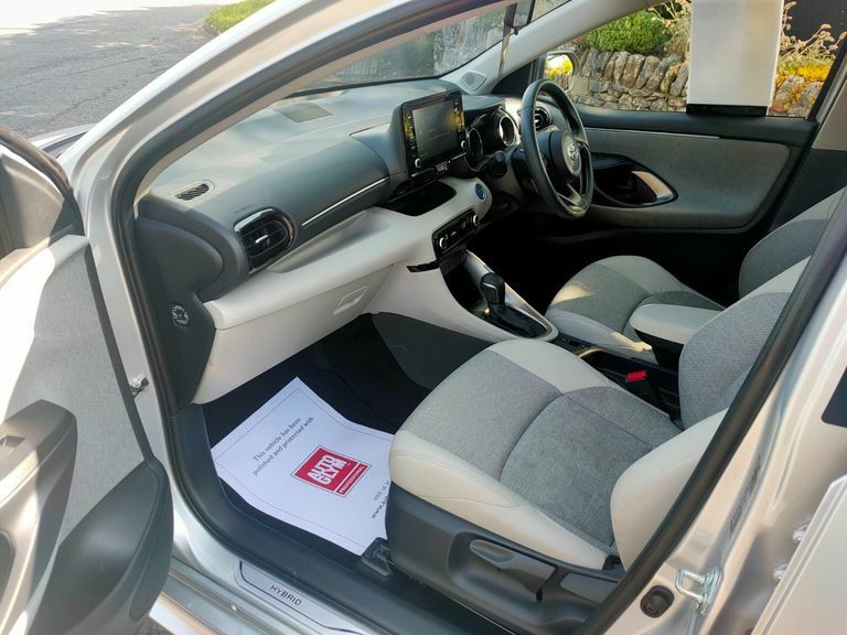 Toyota Yaris 1.5 Hybrid Excel Cvt Silver #3