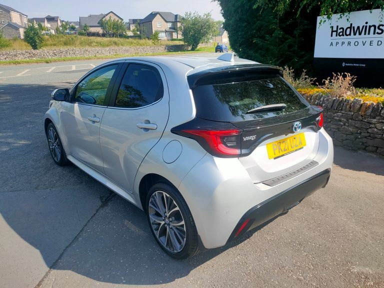 Toyota Yaris 1.5 Hybrid Excel Cvt Silver #2