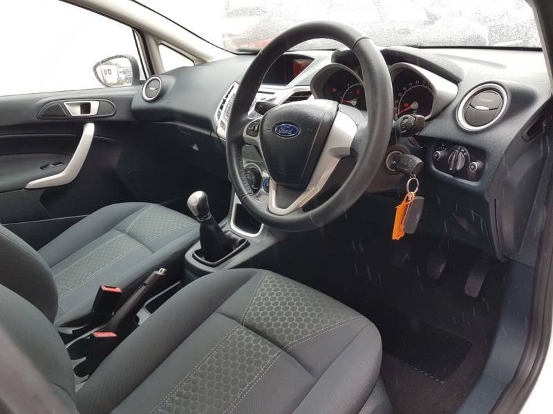 Ford Fiesta 1.4 Tdci 70 Zetec - 2012 62 White #5