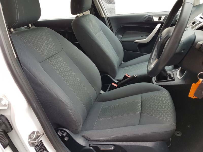 Ford Fiesta 1.4 Tdci 70 Zetec - 2012 62 White #6