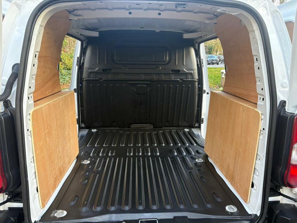 Toyota PROACE 1.5D 100 Active Van 6 Speed MD73WZA White #5