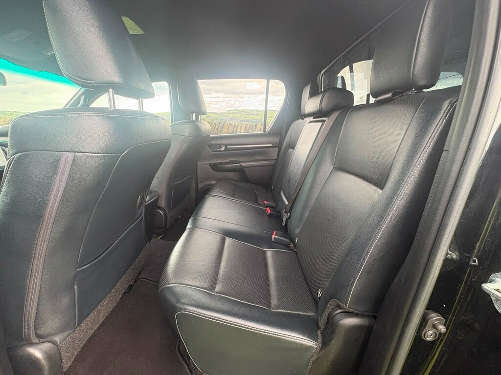 Toyota HILUX D-4d Active Black #17