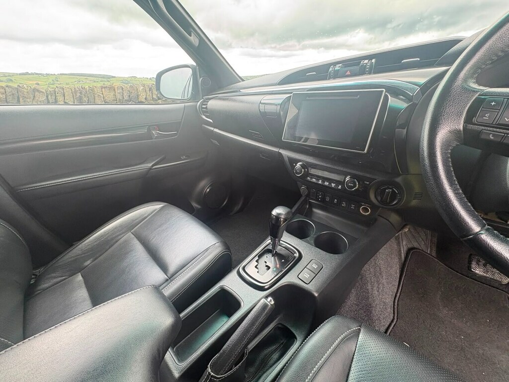 Toyota HILUX D-4d Active Black #15