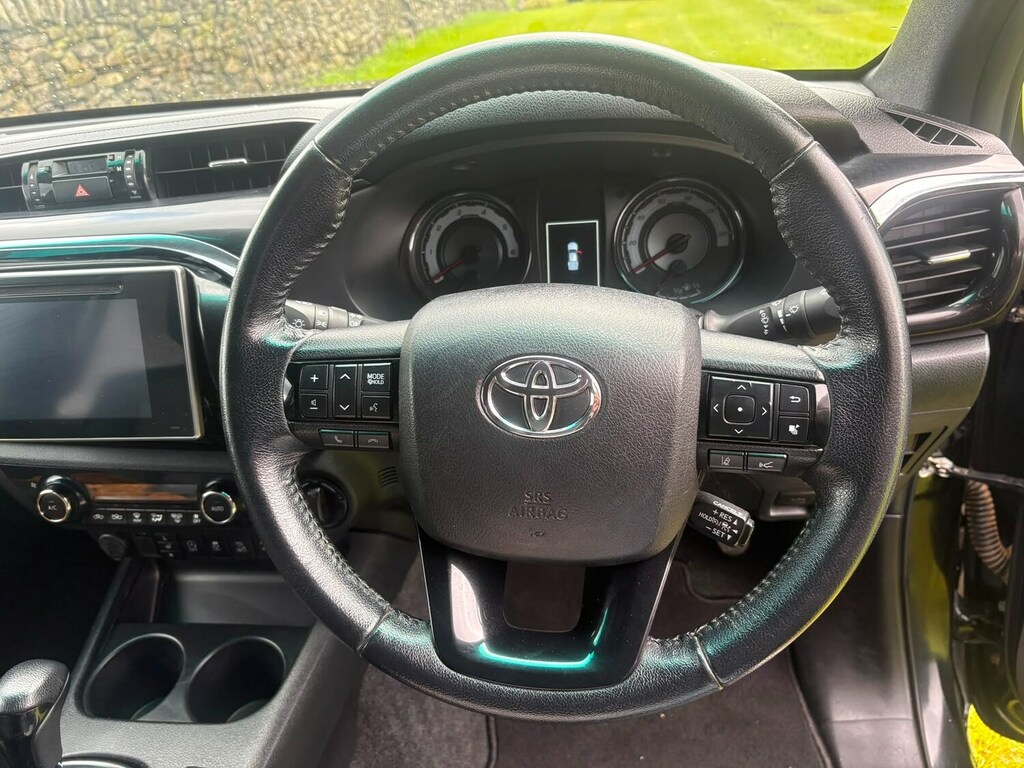 Toyota HILUX D-4d Active Black #14