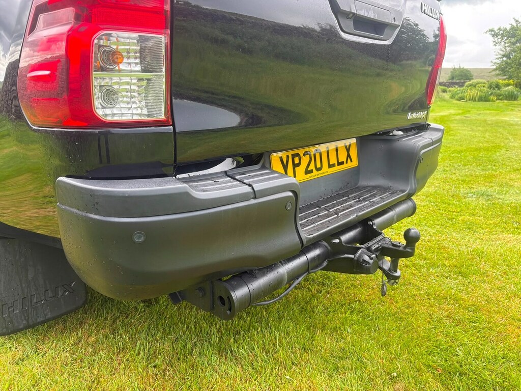 Toyota HILUX D-4d Active Black #18