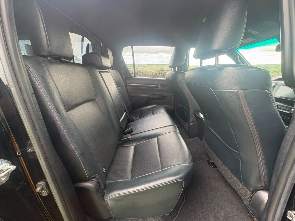 Toyota HILUX D-4d Active Black #7
