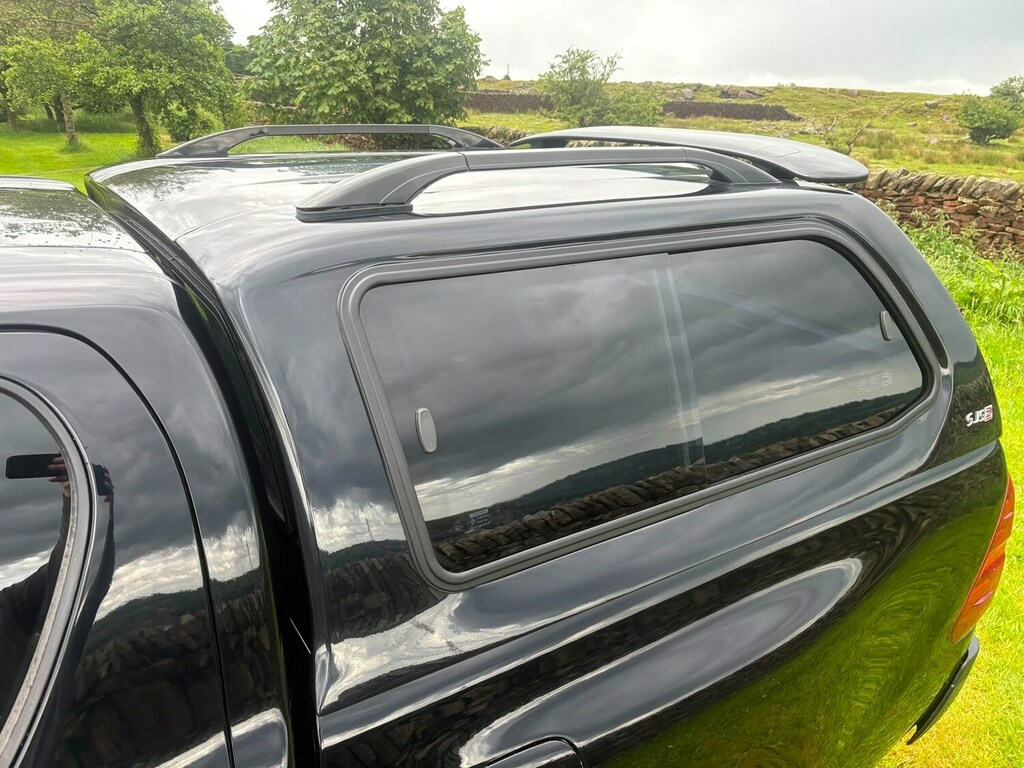 Toyota HILUX D-4d Active Black #21