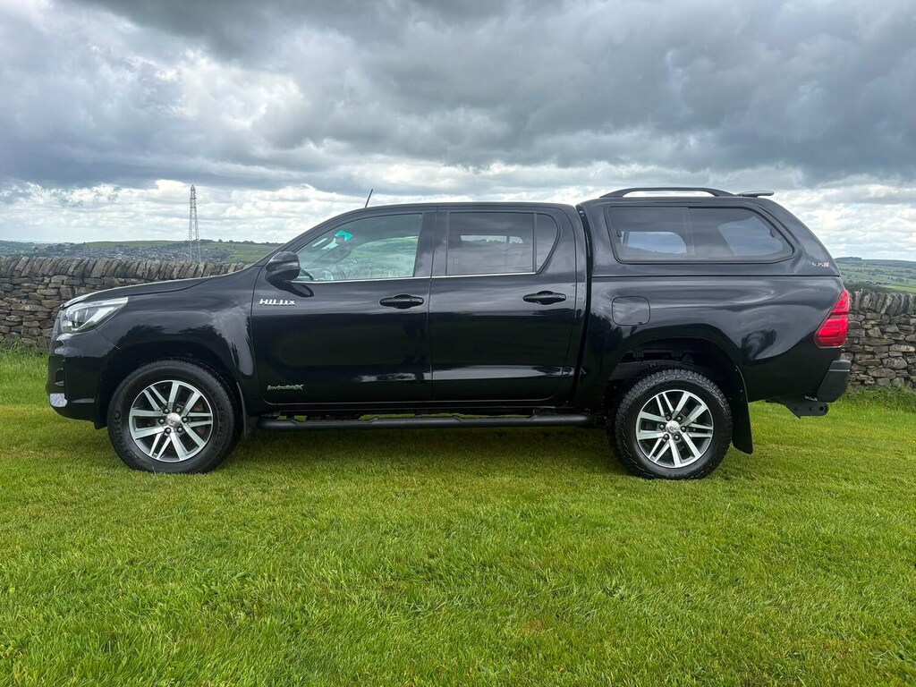 Toyota HILUX Invincible X Dcab Pick Up 2.4 D-4d Black #2