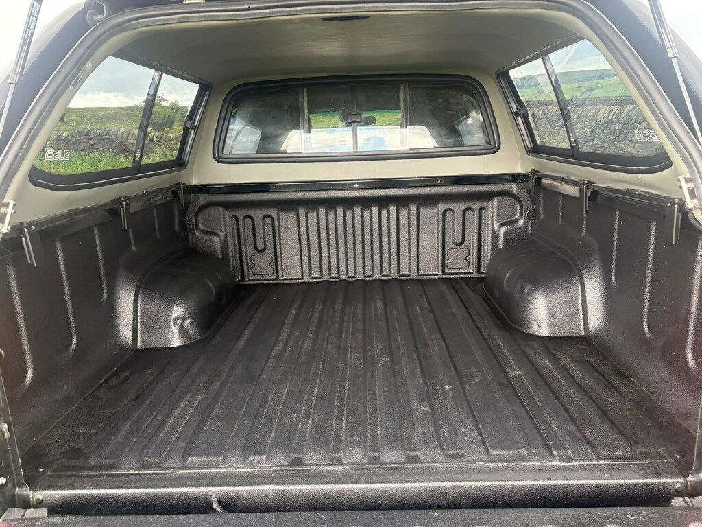 Toyota HILUX D-4d Active Black #10