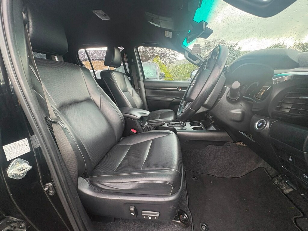 Toyota HILUX D-4d Active Black #11