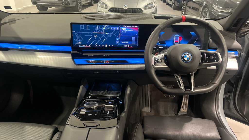 BMW i5 M60 83.9Kwh Xdrive Grey #4