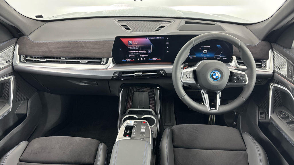 BMW iX2 20 66.5Kwh M Sport Edrive 11Kw Charger Green #4