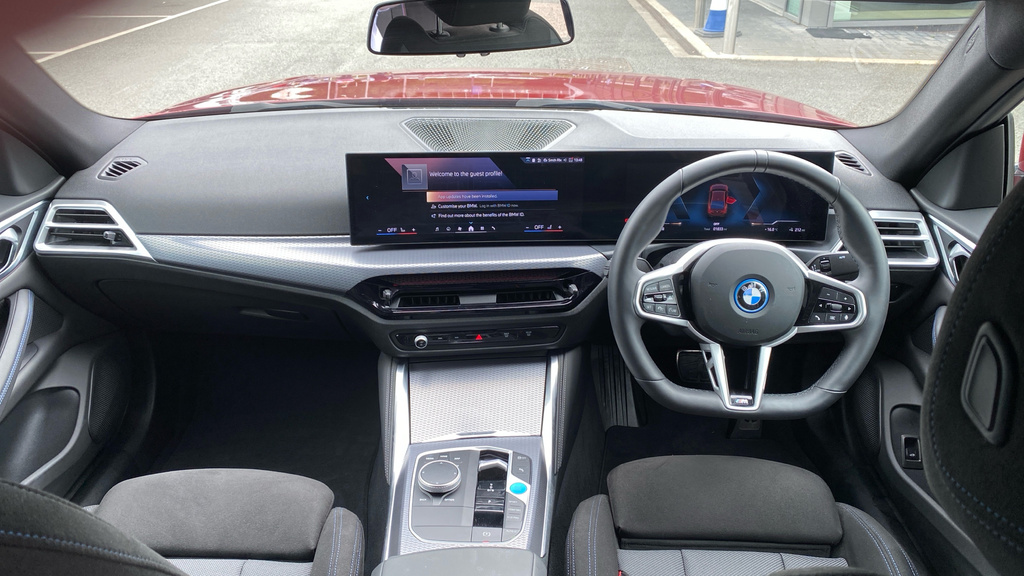 BMW i4 35 70.2Kwh M Sport Gran Coupe Edrive Red #4