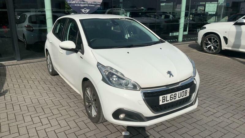 Peugeot 208 1.2 Puretech Signature Euro 6 Ss White