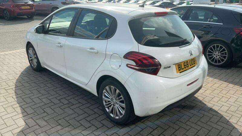 Peugeot 208 1.2 Puretech Signature Euro 6 Ss White #2