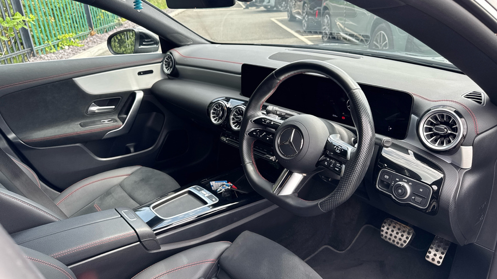 Mercedes-Benz CLA Class 1.3 Cla180h Mhev Amg Line Premium Shooting Brake Black #6