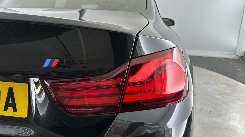 BMW M4 3L Competition White #22