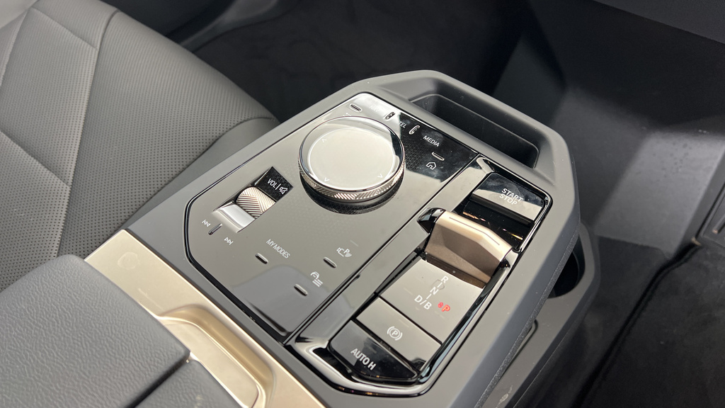 BMW iX 50 M Sport Blue #10