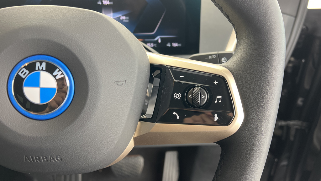 BMW iX 50 M Sport Blue #18
