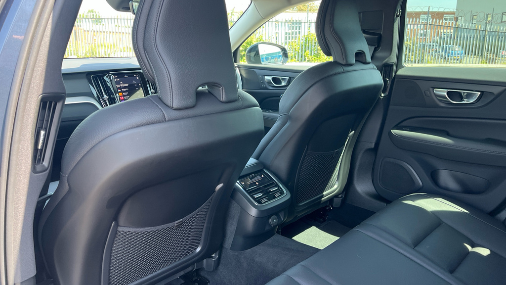 Volvo V60 B4 Mhev Plus Black #26