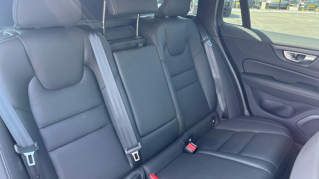 Volvo V60 B4 Mhev Plus Black #38
