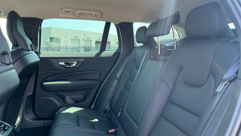Volvo V60 B4 Mhev Plus Black #12