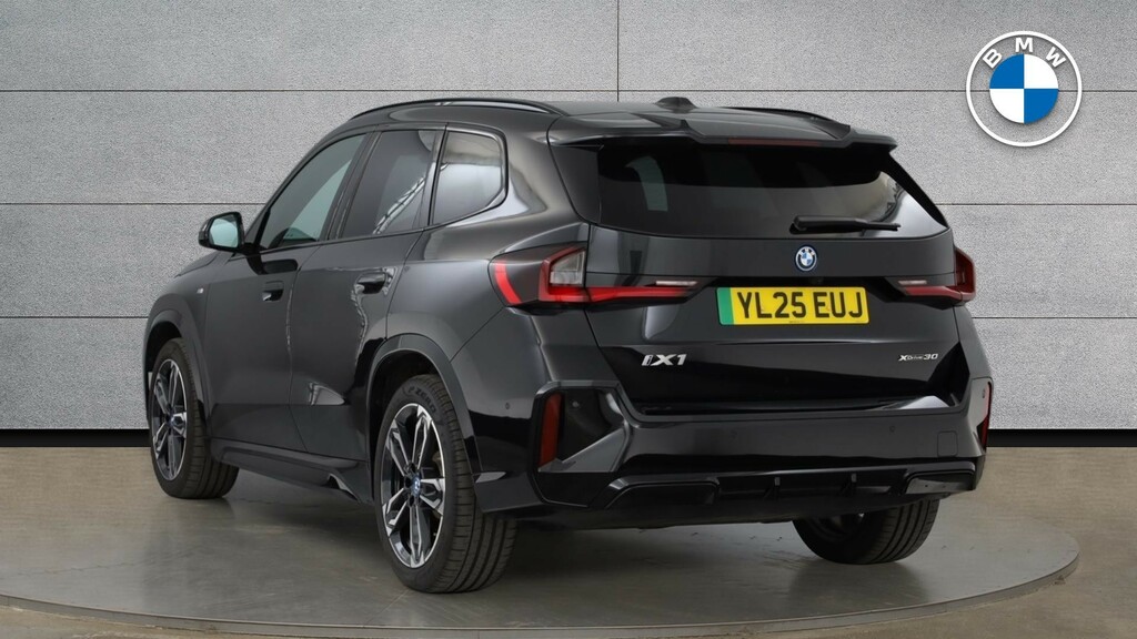 BMW iX1 30 66.5Kwh Shadow Edition Xdrive 11Kw Ch Black #2