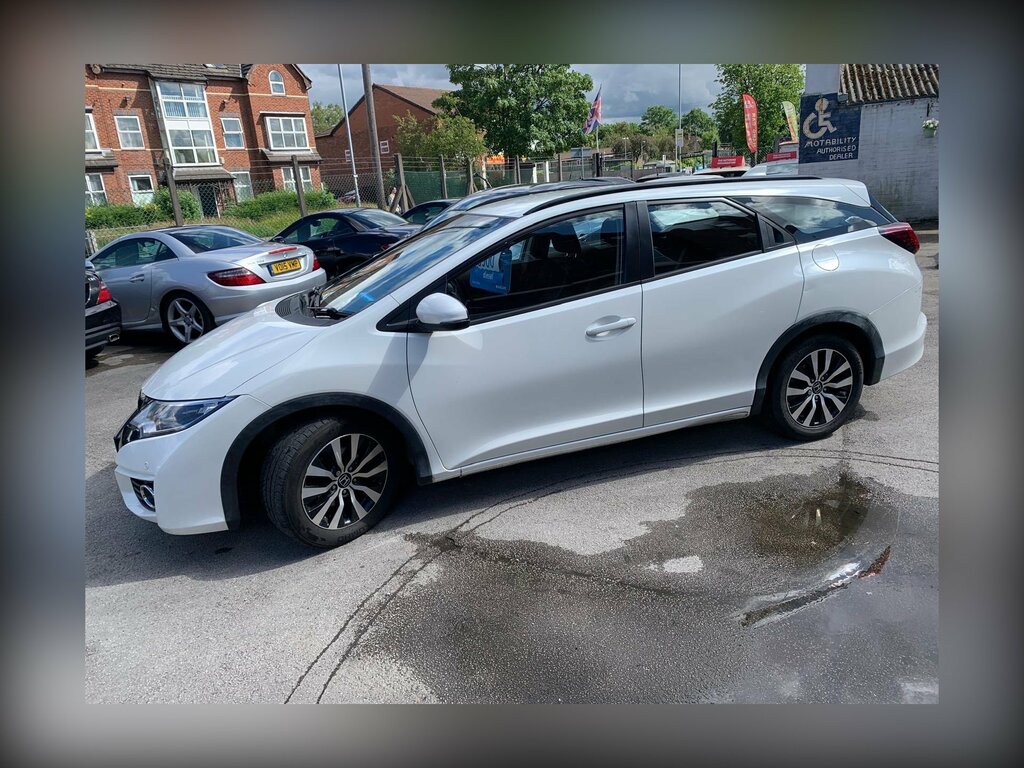 Honda Civic 1.6 I-dtec Se Plus Tourer Ss 120 Ps YC67UFM White #2