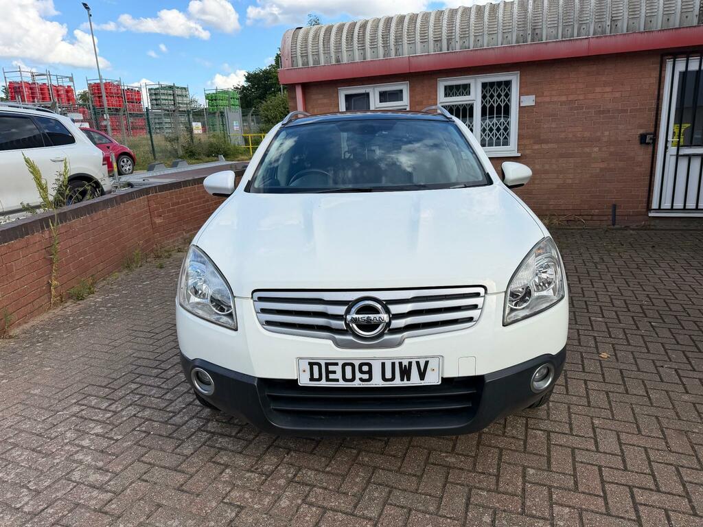 Nissan Qashqai+2 2.0 N-tec 2Wd White #2