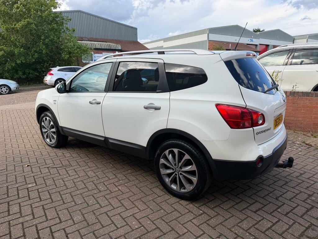 Nissan Qashqai+2 2.0 N-tec 2Wd White #4