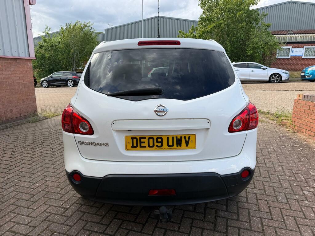 Nissan Qashqai+2 2.0 N-tec 2Wd White #5