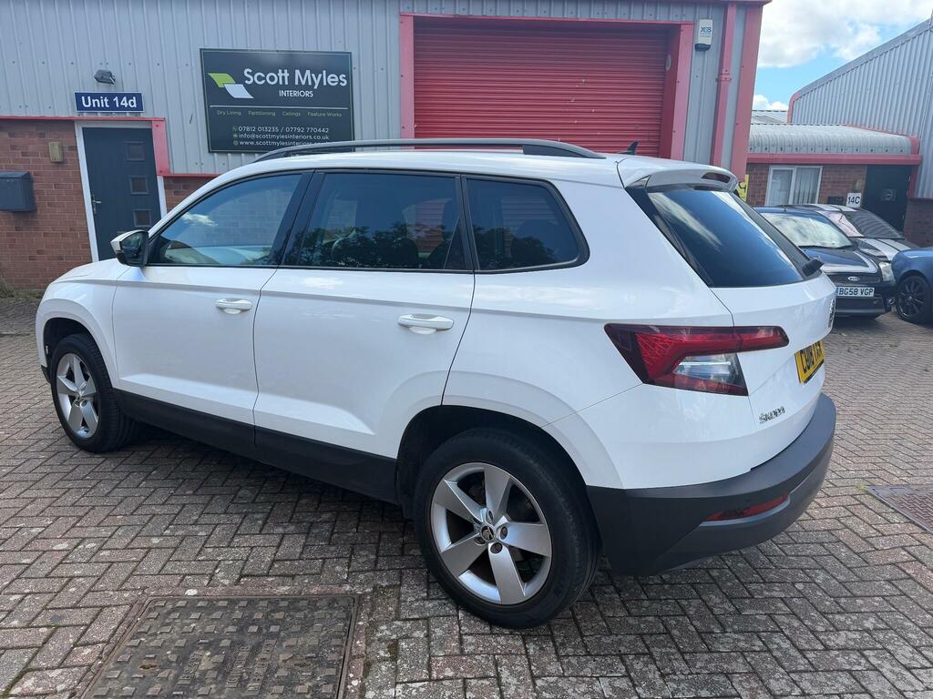 Skoda Karoq Se White #4