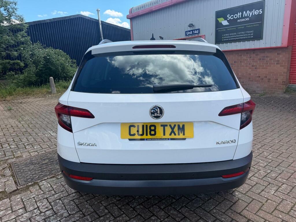 Skoda Karoq Se White #5