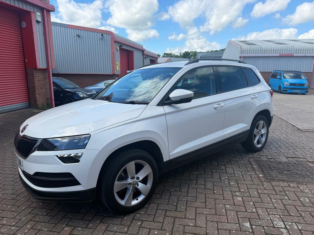 Skoda Karoq Se White #3
