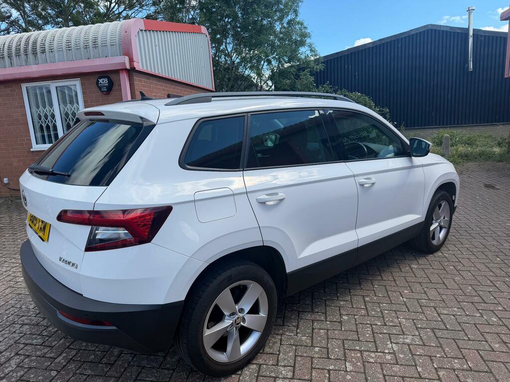Skoda Karoq Se White #6