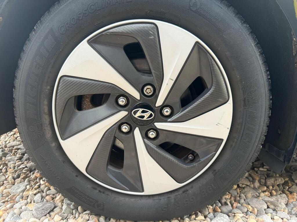 Hyundai Ioniq Hatchback White #34