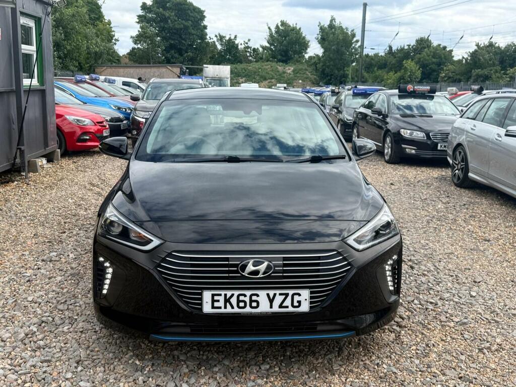 Hyundai Ioniq Hatchback White #3