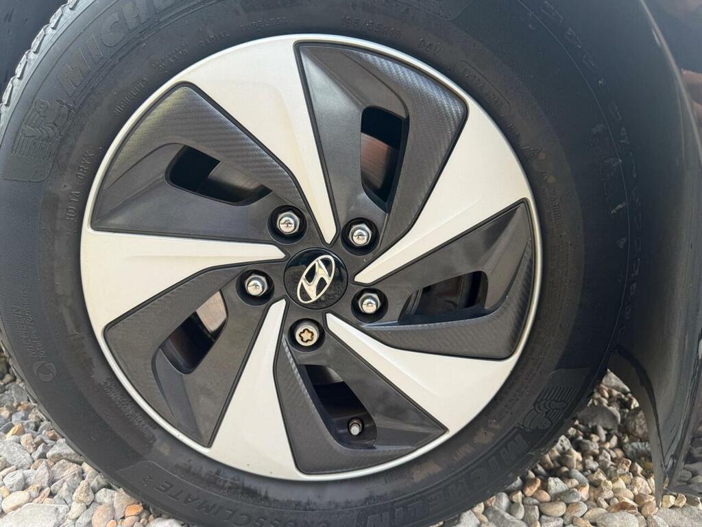 Hyundai Ioniq Hatchback White #31