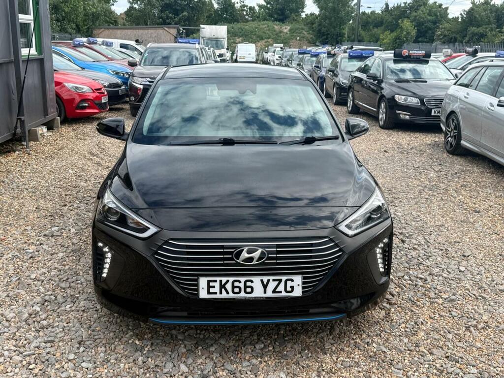 Hyundai Ioniq Hatchback White #9