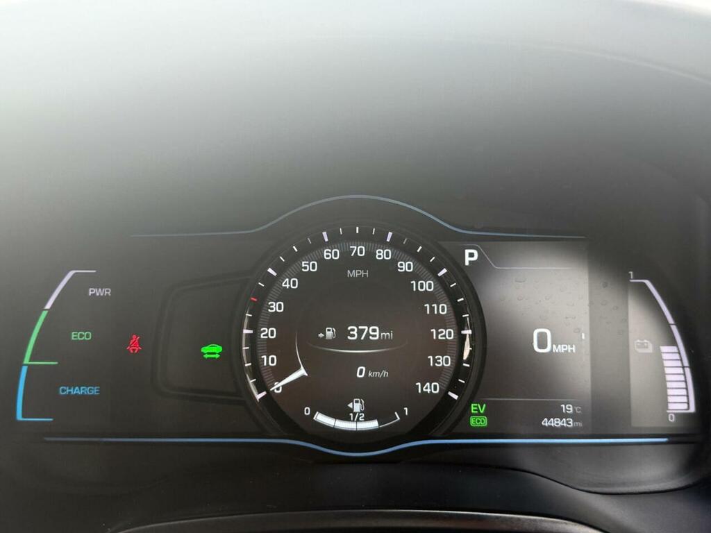 Hyundai Ioniq Hatchback White #44