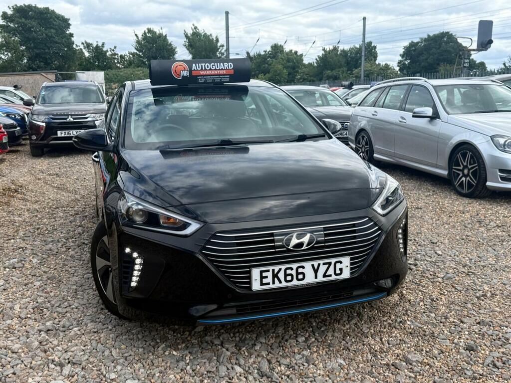 Hyundai Ioniq Hatchback White #50