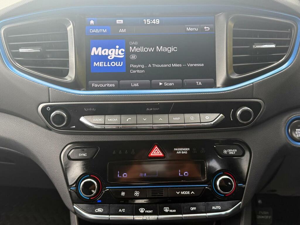 Hyundai Ioniq Hatchback White #40