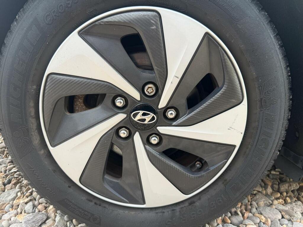 Hyundai Ioniq Hatchback White #33