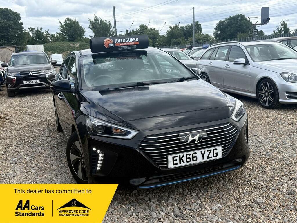 Hyundai Ioniq Hatchback White #1