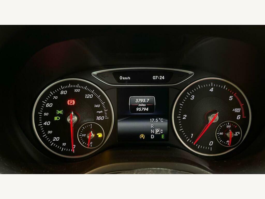 Mercedes-Benz B Class B180 Cdi Amg Line - 2015 64 White #17